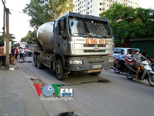 Hiện trường vụ tai nạn giao th&ocirc;ng thương t&acirc;m khiến b&eacute; g&aacute;i học lớp 8 tử vong tại chỗ
