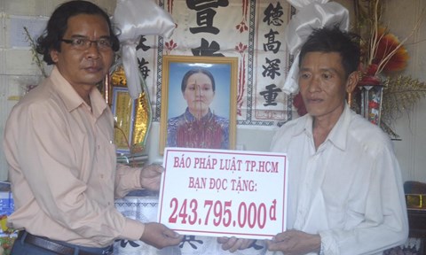 Nh&agrave; b&aacute;o Nguyễn Văn Vẹn (tr&aacute;i) đ&atilde; qua đời v&igrave; gặp tai nạn giao th&ocirc;ng tr&ecirc;n đường chở con đi học