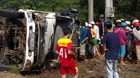 Người d&acirc;n đ&atilde; mua vịt ủng hộ t&agrave;i xế sau vụ tai nạn giao th&ocirc;ng 