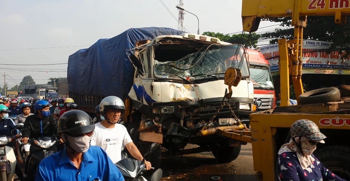 Cơ quan chức năng đang điều tra nguy&ecirc;n nh&acirc;n của vụ tai nạn li&ecirc;n ho&agrave;n ở Đồng Nai