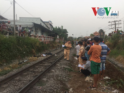 Lực lượng chức năng quận Thủ Đức (TPHCM) nhanh ch&oacute;ng c&oacute; mặt xử l&yacute; hiện trường vụ tai nạn giao th&ocirc;ng