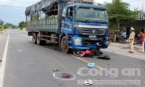 Hiện trường vụ tai nạn giao th&ocirc;ng chết người ở B&igrave;nh Định