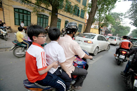 Tai nạn giao th&ocirc;ng l&agrave; một trong những nguy&ecirc;n nh&acirc;n h&agrave;ng đầu g&acirc;y tử vong ở trẻ