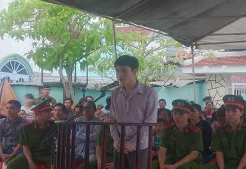 Bị c&aacute;o L&ecirc; Văn Của tại phi&ecirc;n xử lưu động vụ &aacute;n cướp giật g&acirc;y tai nạn giao th&ocirc;ng chết người v&agrave;o s&aacute;ng 30/7