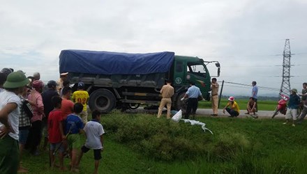 Chiếc xe &ocirc; t&ocirc; tải g&acirc;y tai nạn giao th&ocirc;ng thương t&acirc;m khiến 2 người thương vong ở Nghệ An