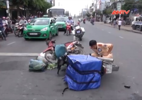 Đối tượng g&acirc;y tai nạn giao th&ocirc;ng khiến 3 mẹ con bị thương rồi bỏ trốn lại l&agrave; kẻ bu&ocirc;n thuốc l&aacute; lậu