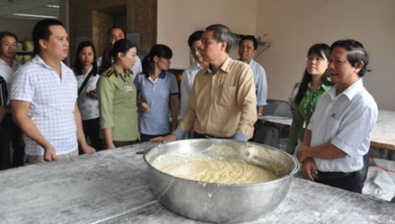 đo&agrave;n kiểm tra li&ecirc;n ng&agrave;nh an to&agrave;n vệ sinh 13Win OKVIP Cá cược bóng đá tại cơ sở sản xuất b&aacute;nh Bảo Phương