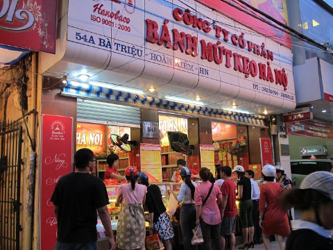 B&aacute;nh trung thu năm nay gi&aacute; tăng nhẹ từ 5 - 15% so với năm trước