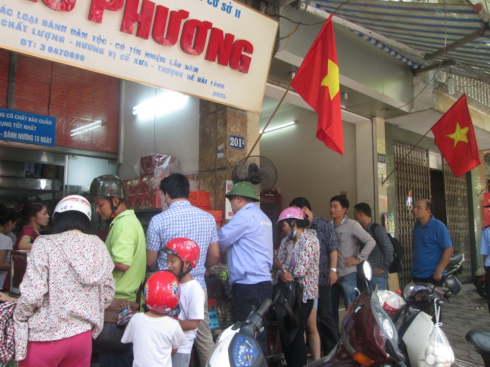 Gi&aacute; b&aacute;nh trung thu truyền thống cũng kh&ocirc;ng hề rẻ, từ 35.000 đồng/chiếc - 65.000 đồng/chiếc. Gi&aacute; đặt rẻ kh&aacute;c nhau phụ thuộc v&agrave;o loại nh&acirc;n v&agrave; loại b&aacute;nh.