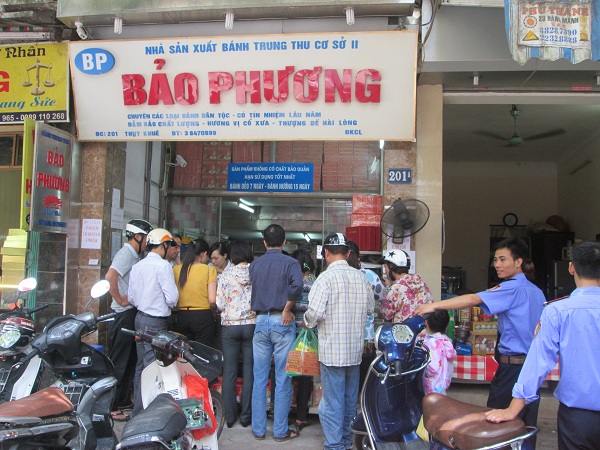 B&aacute;nh trung thu Bảo Phương mua phải xếp h&agrave;ng