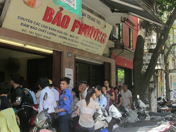 B&aacute;nh trung thu truyền thống đắt kh&aacute;ch