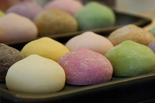 Bánh mochi truy&ecirc;̀n th&ocirc;́ng d&ecirc;̃ khi&ecirc;́n người ăn nghẹn vì đ&ocirc;̣ k&ecirc;́t dính r&acirc;́t cao của b&ocirc;̣t gạo