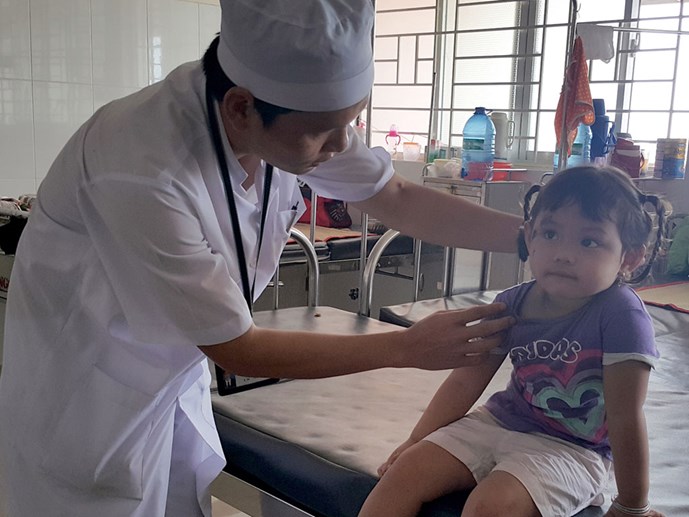 Số người bị kiến ba khoang cắn đang tăng nhanh trong mấy ngày qua, trong đó có cả người lớn và trẻ nhỏ