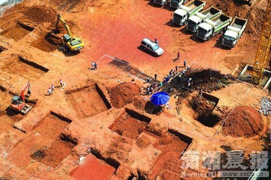 C&ocirc;ng trường nơi ph&aacute;t hiện mộ cổ