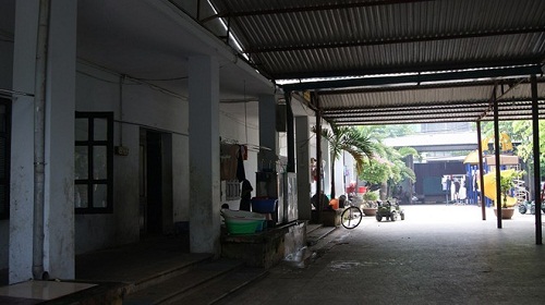Khu sân chơi trẻ em khá vắng vẻ, khác hẳn mọi ngày