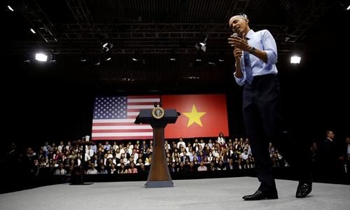Ông Obama trong buổi tọa đàm tại TP. Hồ Chí Minh. Ảnh: Reuters Ông Obama trong buổi tọa đàm tại TP. Hồ Chí Minh. Ảnh: Reuters