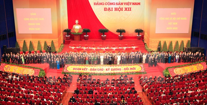 Ban Chấp h&agrave;nh Trung ương kh&oacute;a XII ra mắt Đại hội Đảng