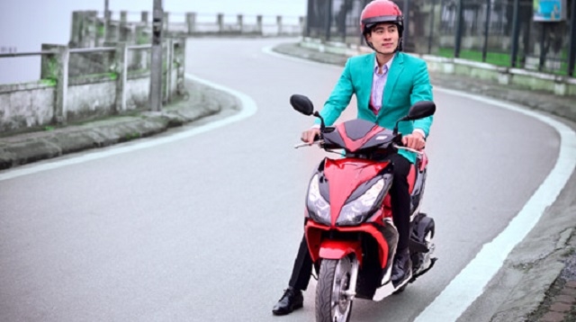 Vừa ga vừa phanh l&agrave; một th&oacute;i quen g&acirc;y hại cho xe tay ga