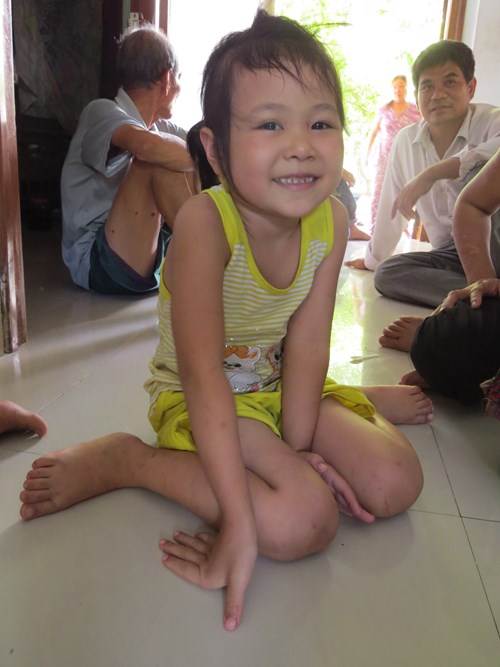 B&eacute; Thảo đ&atilde; trở về trong v&ograve;ng tay của gia đ&igrave;nh