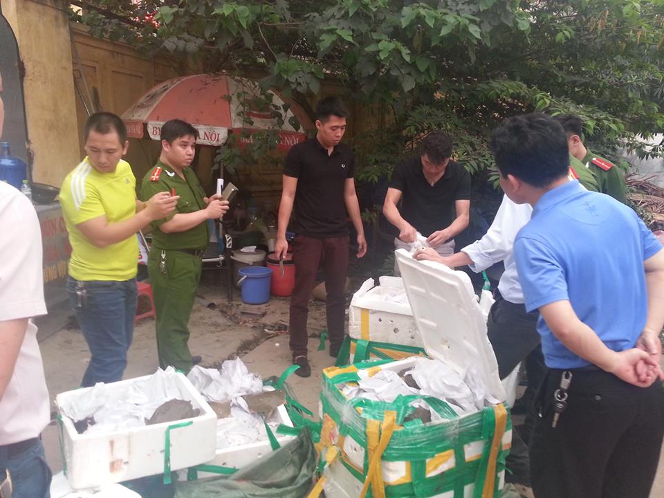 Số h&agrave;ng h&oacute;a, thuốc tăng trưởng bị cơ quan c&ocirc;ng an tạm giữ