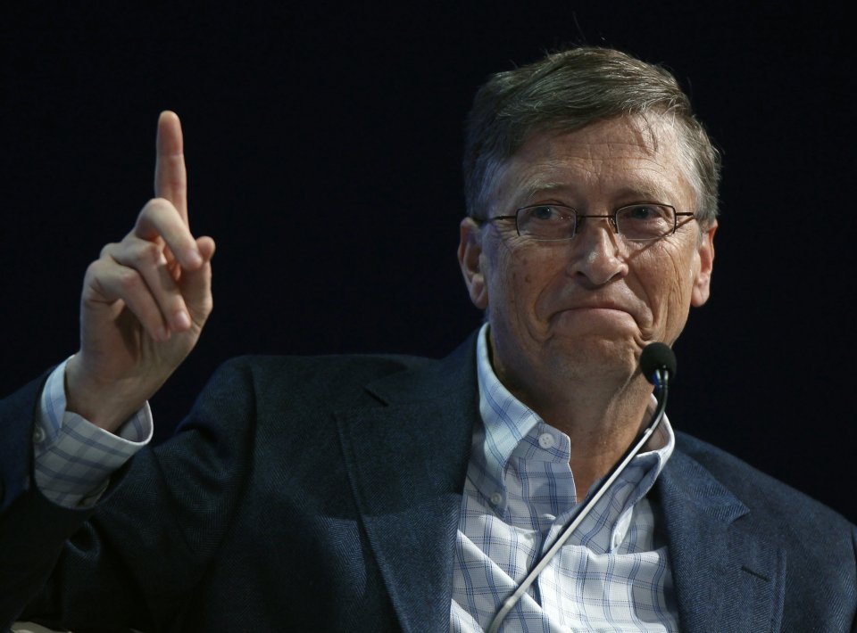 Bill Gates có một phong cách làm việc rất đặc biệt, điện thoại trong văn phòng của ông hiếm khi đổ chuông. Ông làm việc theo 3 cách: xử lý 100 (hoặc hơn) email mỗi ngày (và đêm), thường cười khoái chí mỗi khi ông gửi 1 email đi; ông gặp gỡ các nhà quản trị cấp cao mỗi tháng; và quan trọng nhất là ông dành 70% lịch làm việc cho các sản phẩm, ông tổ chức 2 hoặc 3 cuộc họp nhỏ mỗi ngày với các nhóm nhân viên để khảo sát lại các sản phẩm khác nhau của công ty.