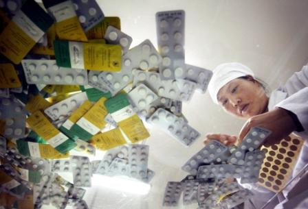 Bắt giữ cơ sở y tế v&agrave; thuốc giả mạo tại Trung Quốc