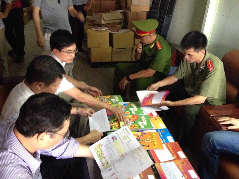 Ph&aacute;t hiện kho chứa s&aacute;ch in lậu lớn nhất từ trước đến nay