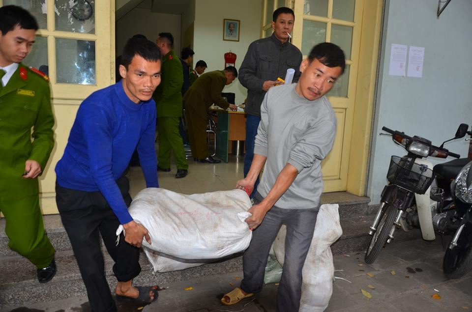 Đưa số ng&oacute; sen về cơ quan chức năng