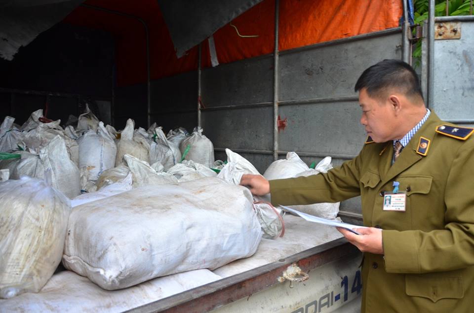 bắt giữ ng&oacute; sen bốc m&ugrave;i h&ocirc;i thối