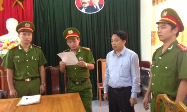 Khởi tố, kh&aacute;m x&eacute;t nh&agrave; của nguy&ecirc;n Chủ tịch UBND huyện Kỳ Anh