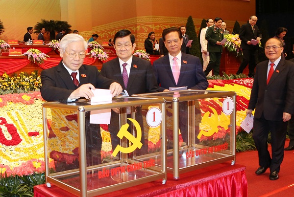 Tại mỗi điểm bỏ phiếu c&oacute; 2 th&ugrave;ng phiếu s&aacute;t nhau, trong đ&oacute; 1 th&ugrave;ng d&agrave;nh cho phiếu bầu ủy vi&ecirc;n Trung ương ch&iacute;nh thức v&agrave; 1 th&ugrave;ng phiếu d&agrave;nh cho phiếu bầu ủy vi&ecirc;n Trung ương dự khuyết.