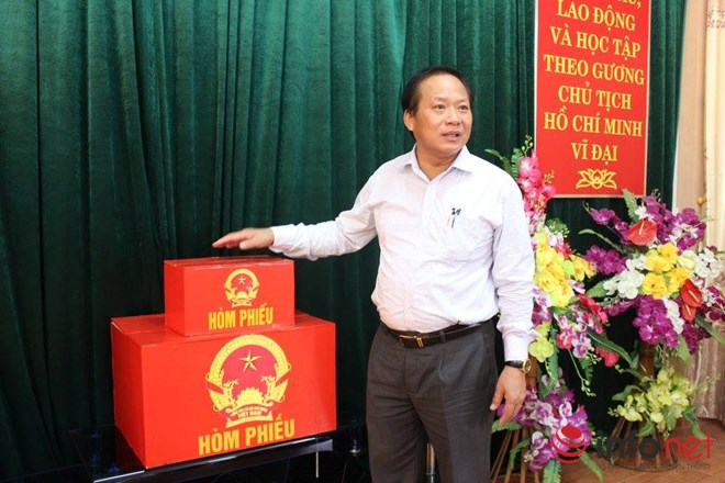 Bộ trưởng Trương Minh tuấn kiểm tra hòm phiếu bầu cử Quốc hội khóa 14 tại Tuyên Quang Bộ trưởng Trương Minh tuấn kiểm tra hòm phiếu bầu cử Quốc hội khóa 14 tại Tuyên Quang