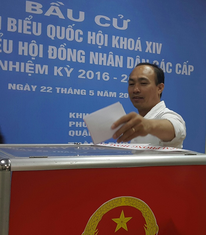 Ai cũng hân hoan và chịu trách nhiệm với lá phiếu  của mình
