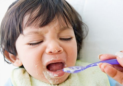 Trước đ&oacute; ở TPHCM cũng xảy ra vụ việc b&eacute; g&aacute;i 1 tuổi tử vong v&igrave; sặc ch&aacute;o ở nh&agrave; trẻ kh&ocirc;ng ph&eacute;p