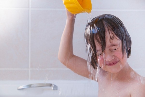 Một bé gái 2 tuổi khác cũng từng bị rách tầng sinh môn vì tai nạn hy hữu khi tắm Một bé gái 2 tuổi khác cũng từng bị rách tầng sinh môn vì tai nạn hy hữu khi tắm