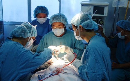 Tai nạn hy hữu khiến bé gái 9 tuổi bị cọc đâm rách âm đạo xuyên đến trực tràng Tai nạn hy hữu khiến bé gái 9 tuổi bị cọc đâm rách âm đạo xuyên đến trực tràng