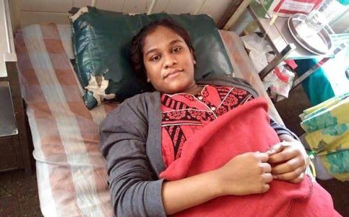 Mẹ Nandini, nặng 94 kg v&agrave; cao 1m75, mang thai em b&eacute; rất nhẹ nh&agrave;ng. Ảnh: Telegraph
