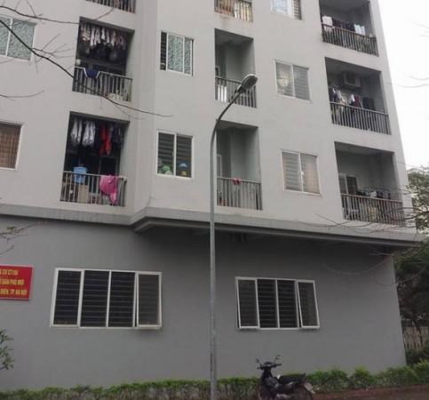 B&eacute; trai 5 tuổi tử vong do rơi từ tầng cao xuống khi ở nh&agrave; một m&igrave;nh