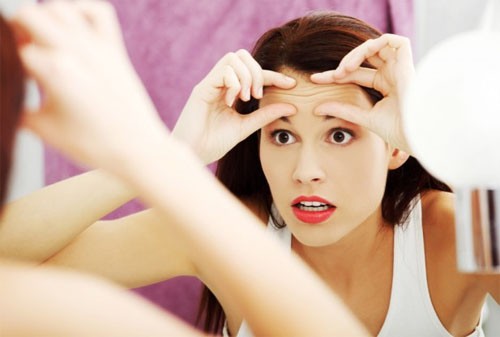 Ngo&agrave;i c&aacute;c bệnh phụ khoa, mụn, b&eacute;o ph&igrave;, đường c&ograve;n khiến phụ nữ phải đối mặt với nguy cơ l&atilde;o h&oacute;a sớm