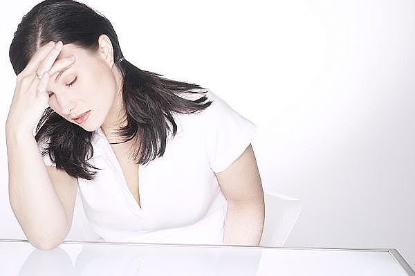 Hoa mắt, ch&oacute;ng mặt cũng c&oacute; thể l&agrave; biểu hiện của bệnh thiếu m&aacute;u