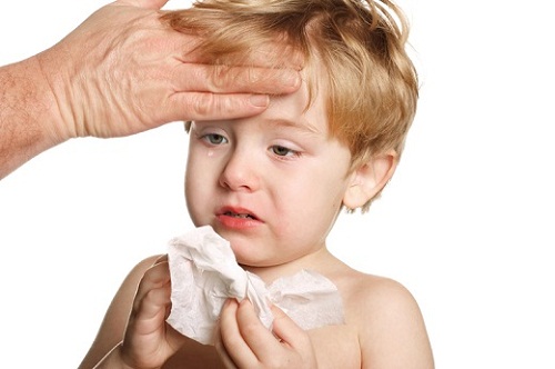 Cảm c&uacute;m l&agrave; bệnh trẻ em hay mắc khi thời tiết chuyển từ thu sang đ&ocirc;ng