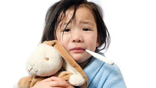Những bệnh trẻ em thường gặp khi thời tiết chuyển m&ugrave;a sẽ trở n&ecirc;n nguy hiểm nếu kh&ocirc;ng chữa trị kịp thời