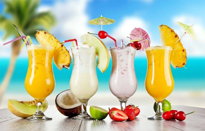 Người mắc bệnh tiểu đường cũng n&ecirc;n hạn chế uống nước tr&aacute;i c&acirc;y