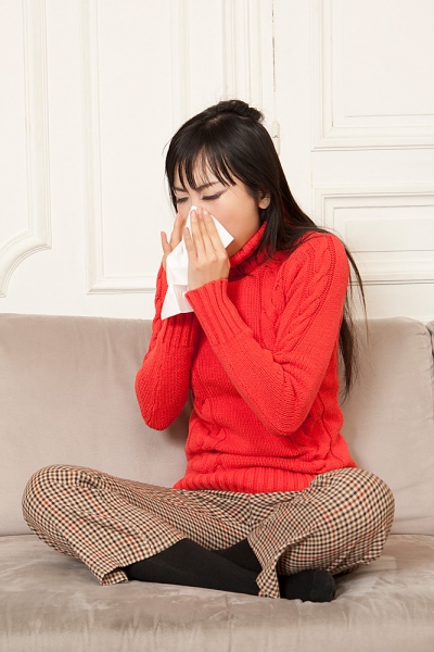 Bệnh về đường h&ocirc; hấp rất dễ gặp trong thời tiết mưa k&eacute;o d&agrave;i