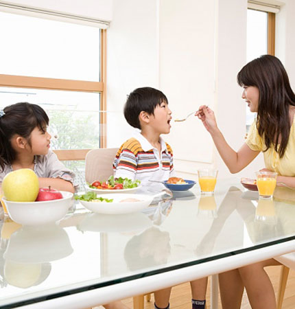 Ph&ograve;ng chống b&ecirc;nh m&ugrave;a h&egrave; cho trẻ