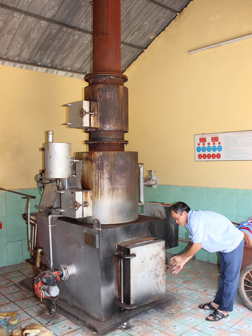 Hệ thống l&ograve; đốt r&aacute;c thứ cấp của Bệnh viện Đa khoa H&ugrave;ng Vương đạt nhiệt độ 1.200- 1.3000c đảm bảo kh&ocirc;ng c&ograve;n kh&iacute; độc hại &ocirc; nhiễm m&ocirc;i trường.