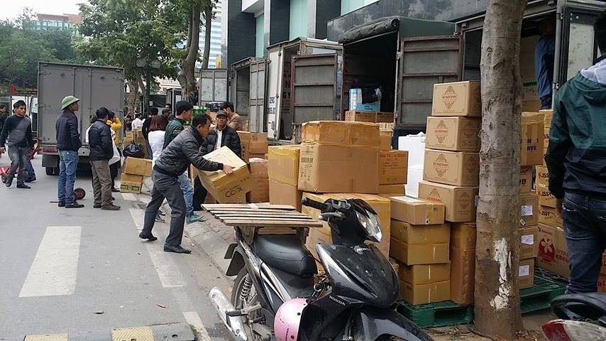 Cảnh lộn xộn trong bến xe hapulico