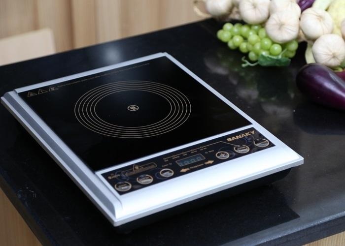 Bếp hồng ngoại l&agrave;m n&oacute;ng bằng đ&egrave;n Halogen nấu ăn nhanh v&agrave; an to&agrave;n