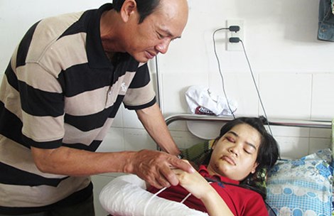 Chạy cảnh s&aacute;t cơ động, nữ sinh bị thương nặng phải nằm viện