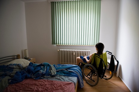 Dirk và Jenny đã sống với nhau được 4 năm và ông hy vọng có thể đưa cô búp bê tình dục ra ngoài chơi, đi khiêu vũ vì có vẻ cô búp bê rất thích khiêu vũ.